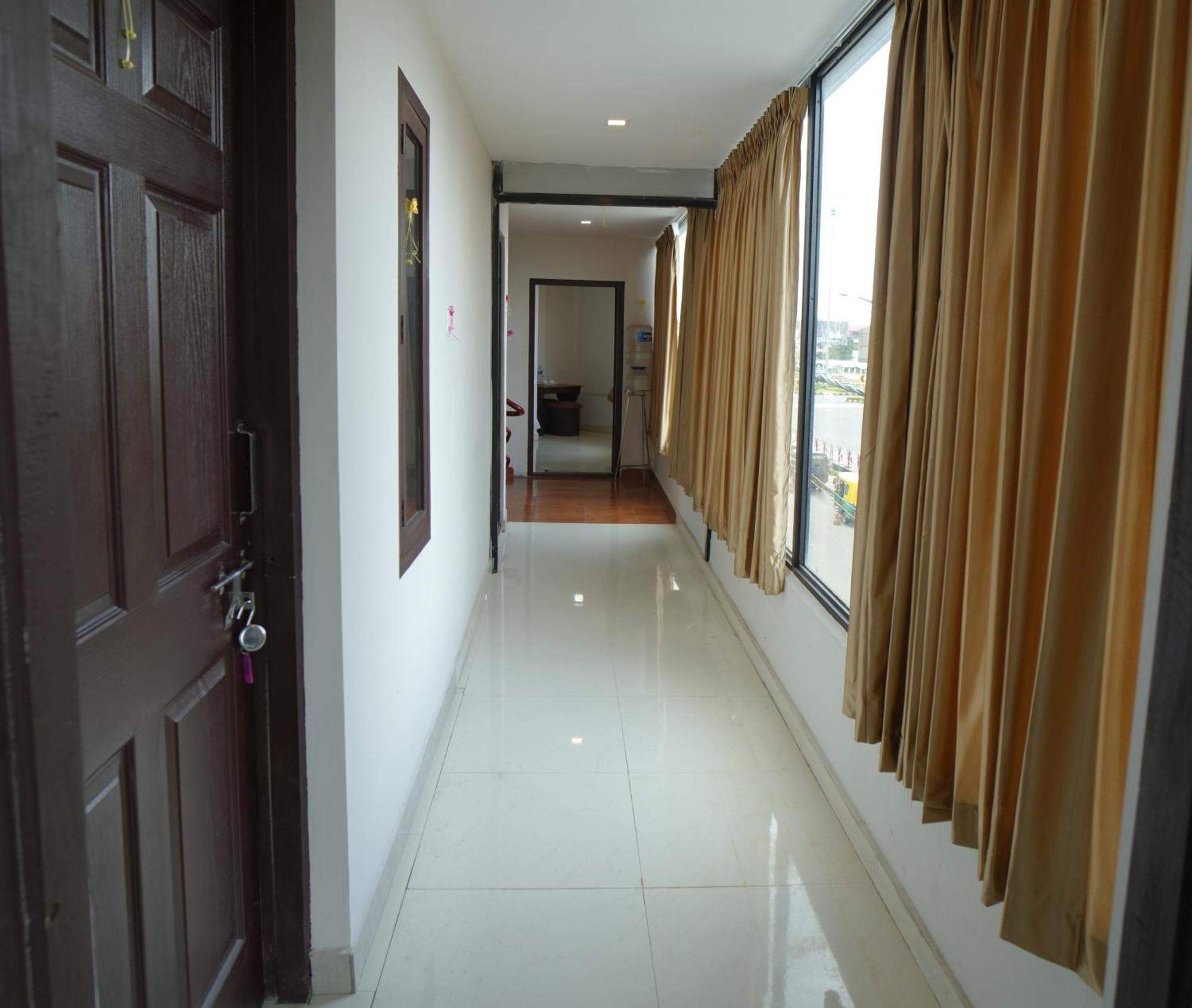 Hotel Port View Residency Pvr Nedumbassery Exterior foto