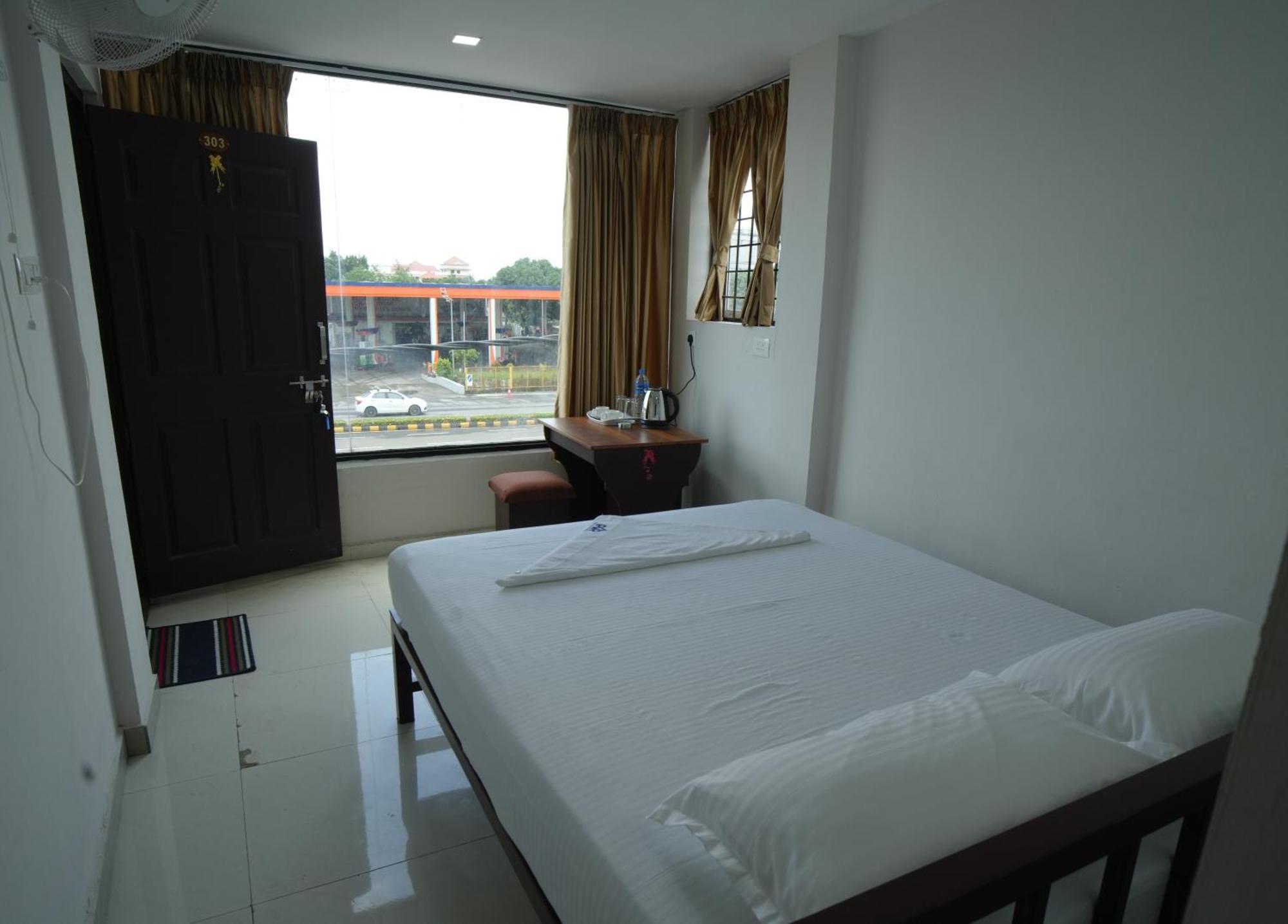 Hotel Port View Residency Pvr Nedumbassery Exterior foto