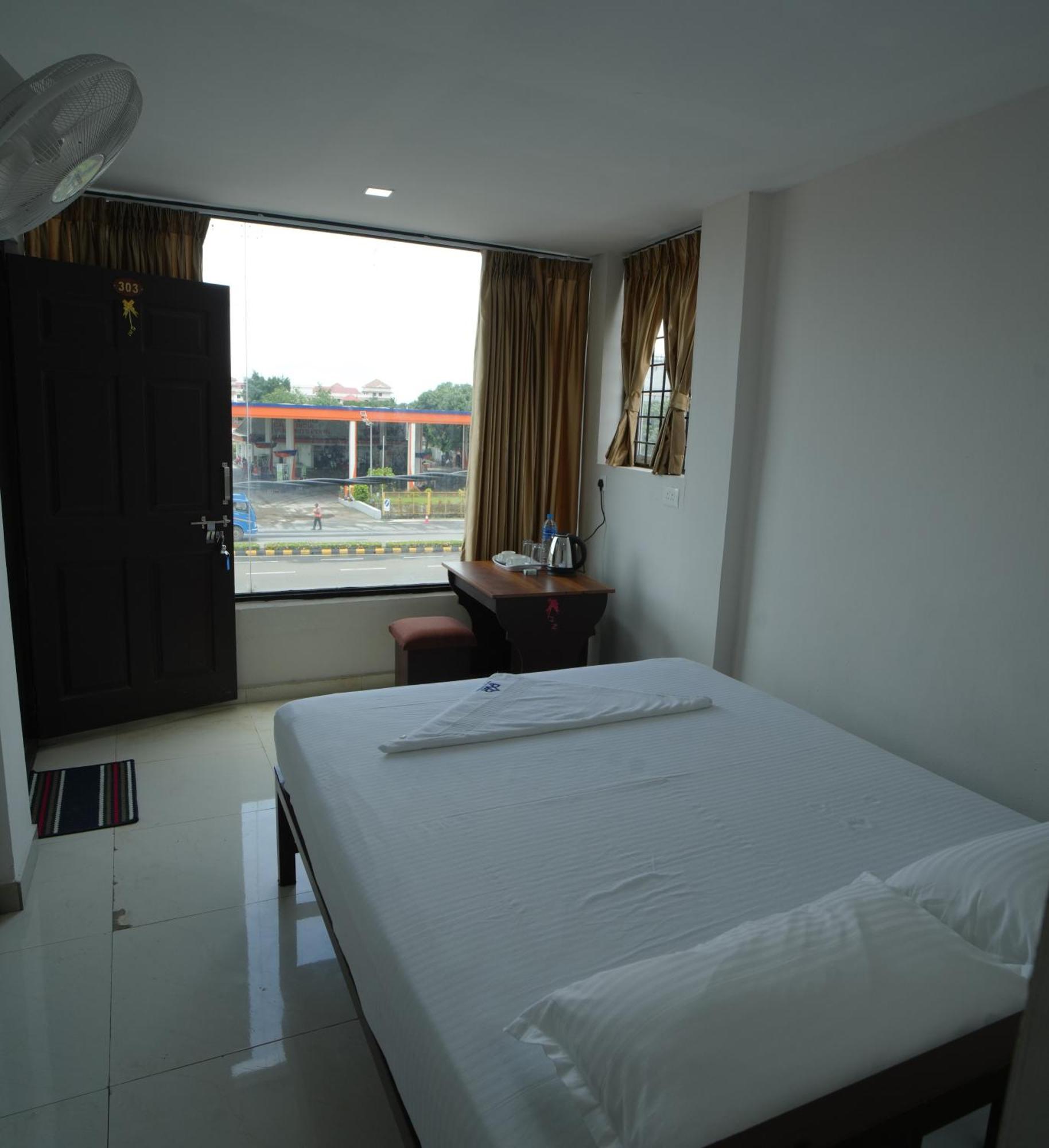 Hotel Port View Residency Pvr Nedumbassery Exterior foto
