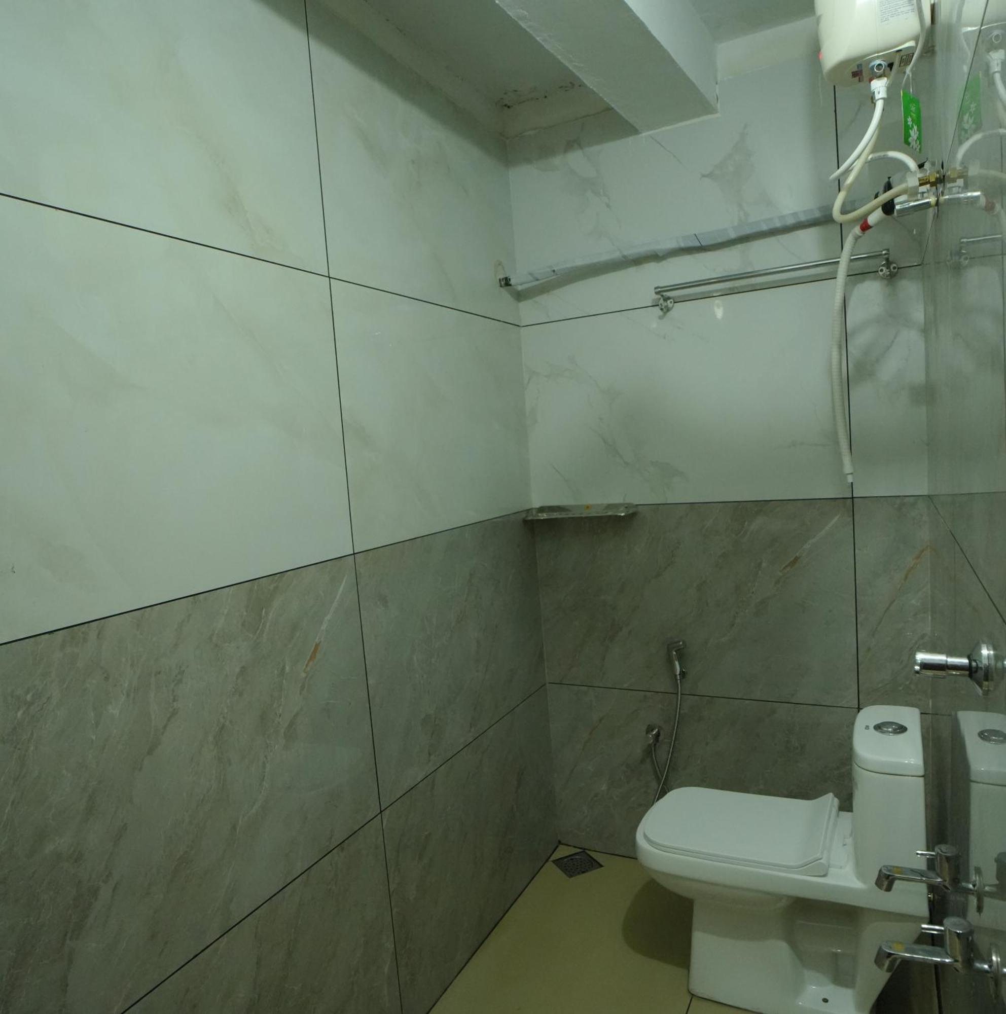 Hotel Port View Residency Pvr Nedumbassery Exterior foto